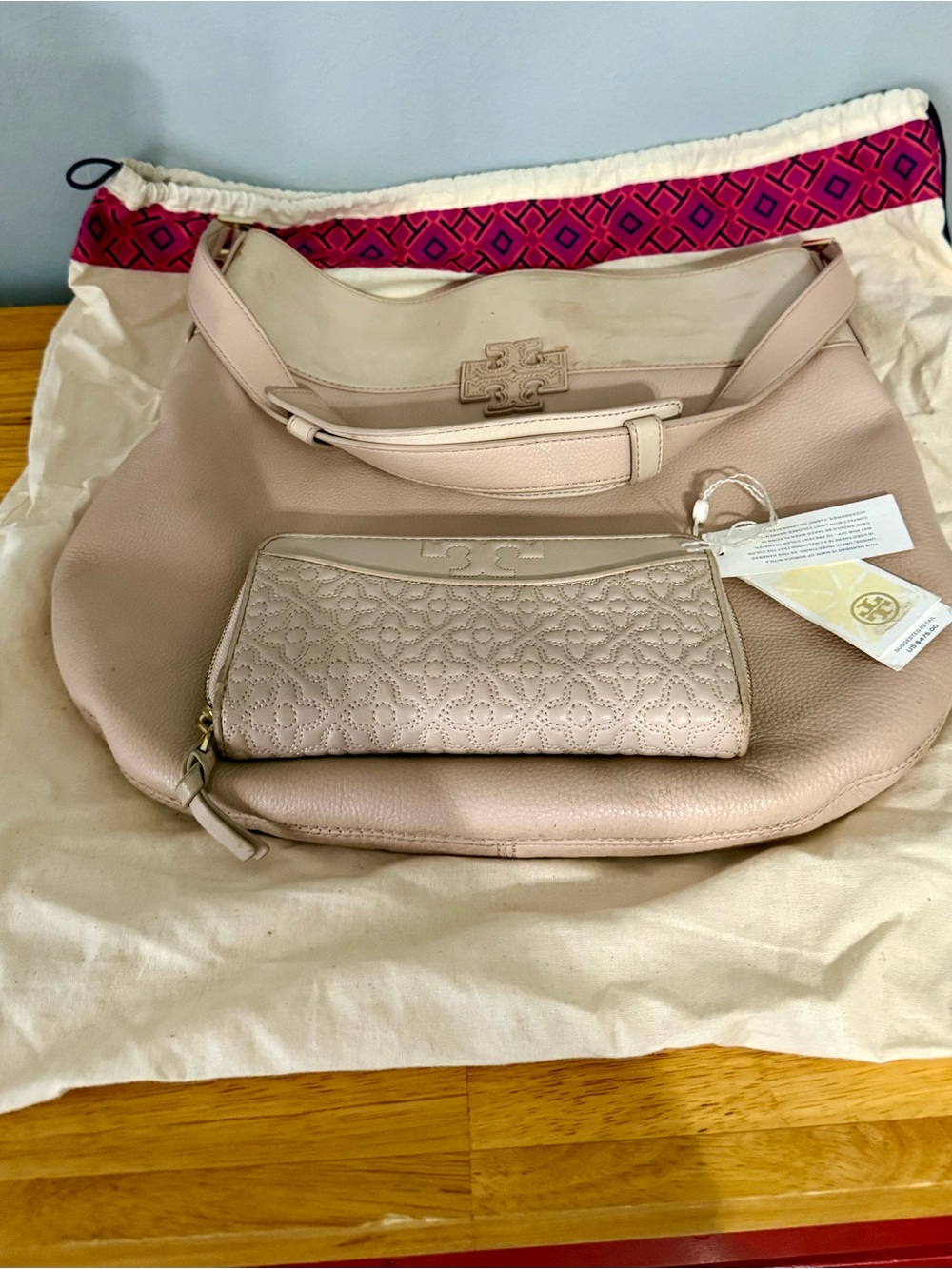 Tory Burch Blush Pink Leather Shoulder Hobo with Quilted Wallet and Dustbag tags - Picture 1 of 8